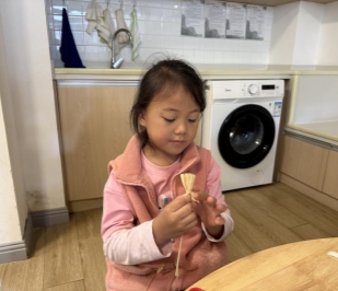 C:/Users/40843/Desktop/重阳节/7d929010d532477100cc3c0e5aaccff9.jpg7d929010d532477100cc3c0e5aaccff9