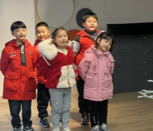 C:/Users/40843/Desktop/新年-青花瓷/V5bCQA3ODA4NDUxMDUIjURpyFlVEA.pngV5bCQA3ODA4NDUxMDUIjURpyFlVEA